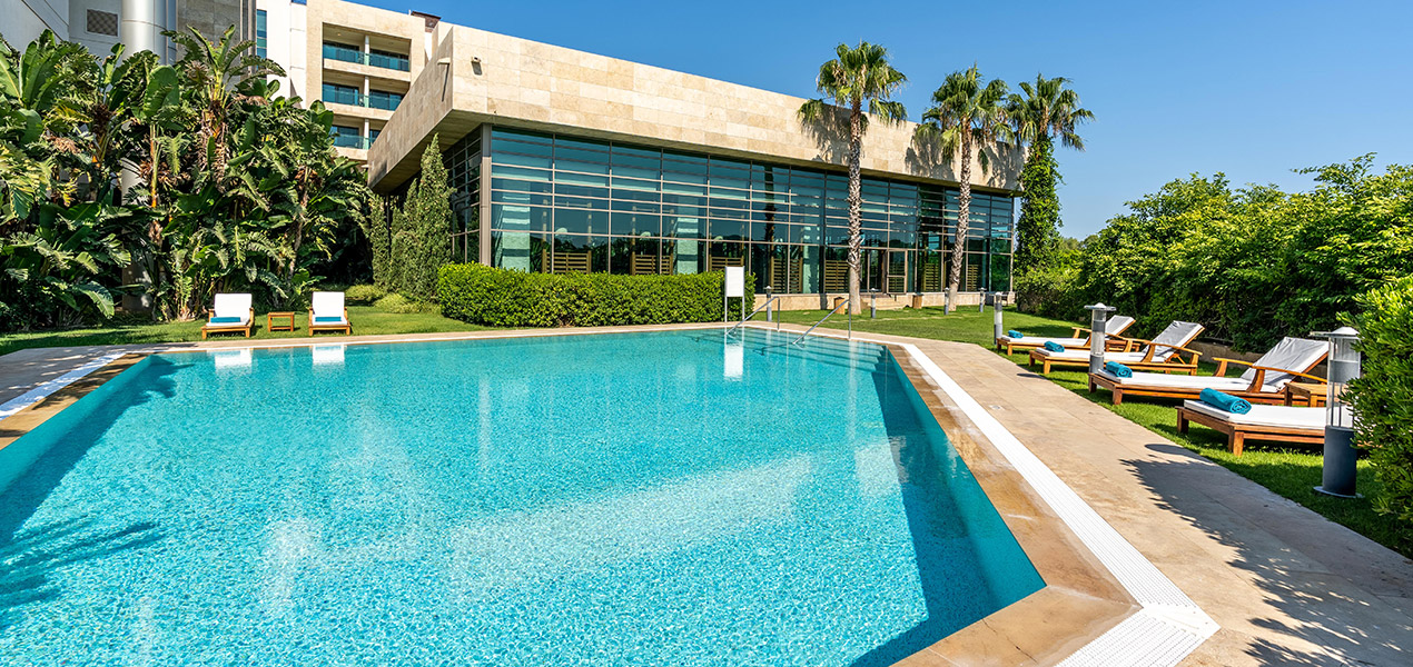 Regnum Sarya Spa Outdoor Pool 3